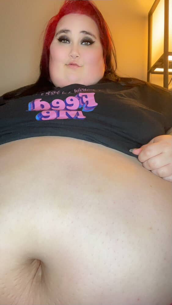 I Know I’m Pretty Just Feed Me Shirt – A Curvy Twist on the Classic “Feed Me and Tell Me I’m Pretty” tee